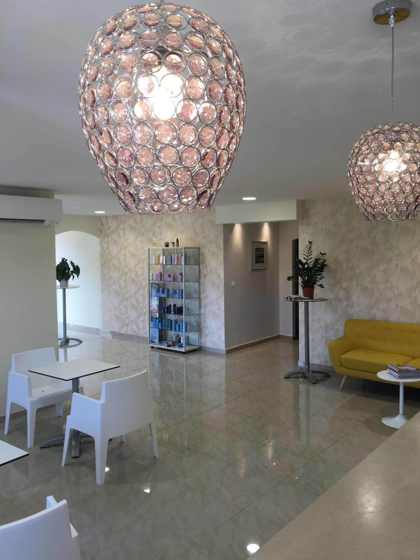 Appart'Hotel Et Chambres Essentiel Spa Arles Exteriér fotografie